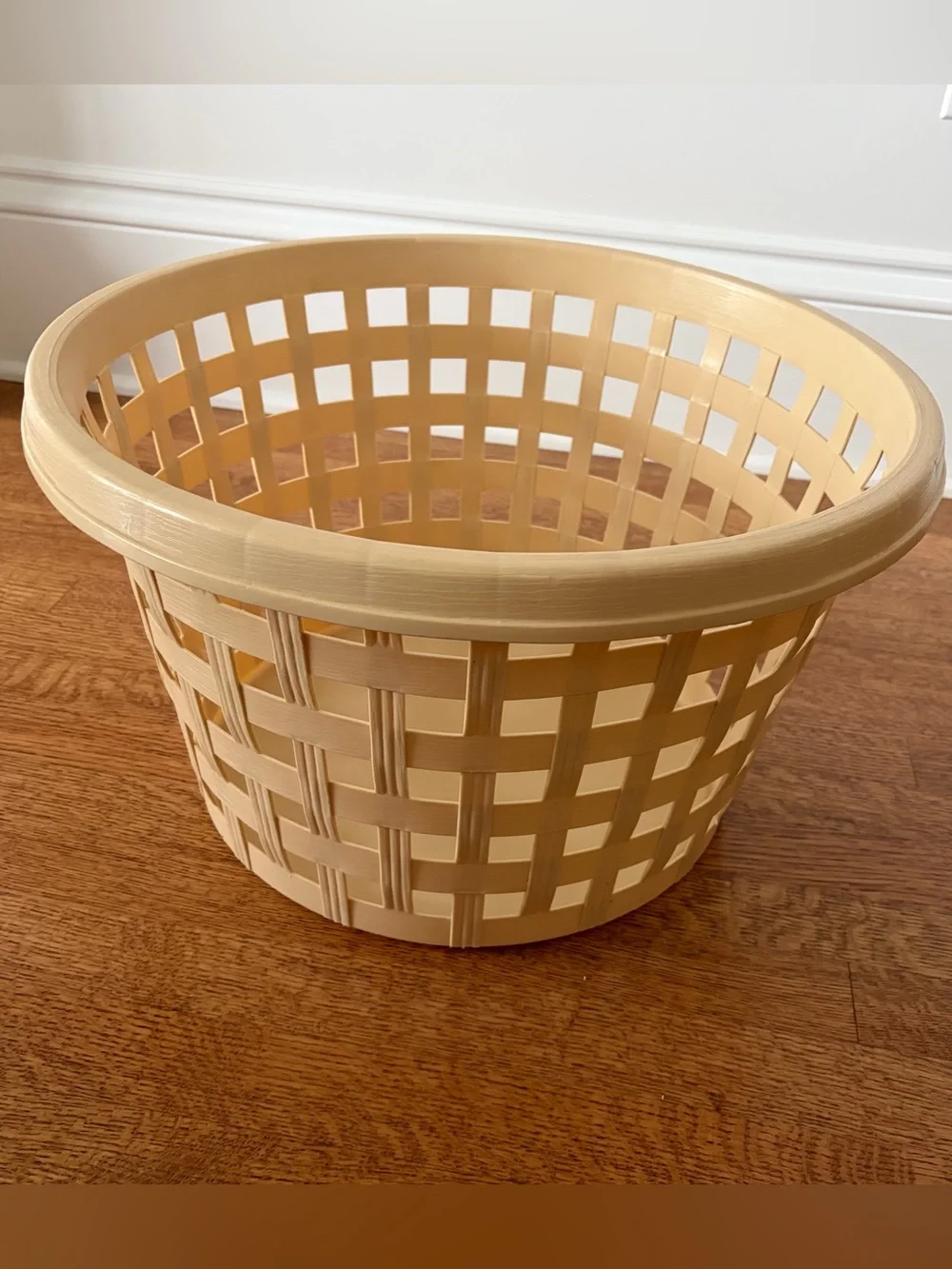 Vintage Rubbermaid Round Roughneck Basketweave Laundry Basket 2966 Almond Beige